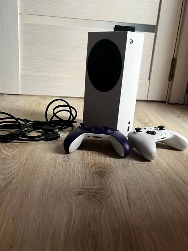 Xbox Series S 512GB с двумя контроллерами — Тбилиси — 1 000 ₾