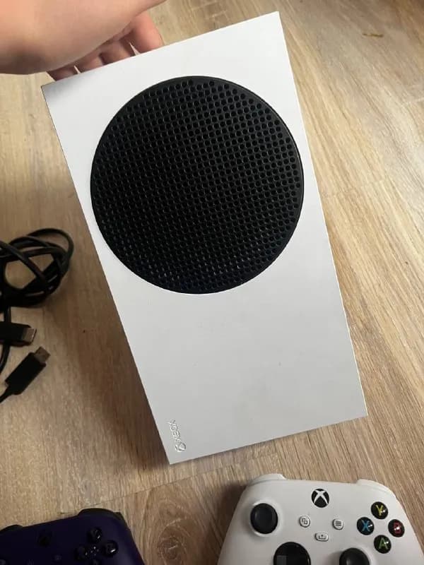 Xbox Series S 512GB + два контроллера — Тбилиси — 800 ₾