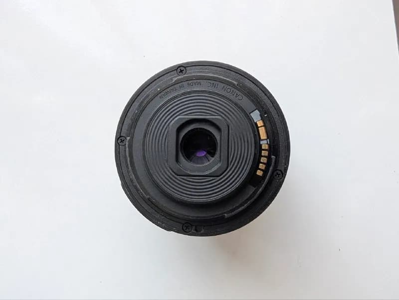 Canon 1100D 250 GEL Полностью рабочая. В комплекте аккумулятор, зарядка, ремешок. — Батуми — 250 ₾