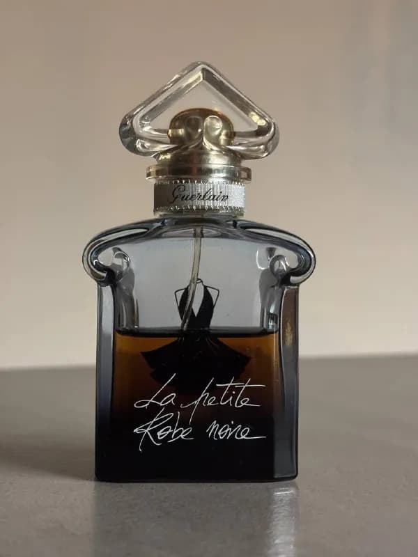 La Petite Robe Noire Intense Guerlain — остаток от 30 мл, флакон в старом оформлении — Батуми — 85 ₾