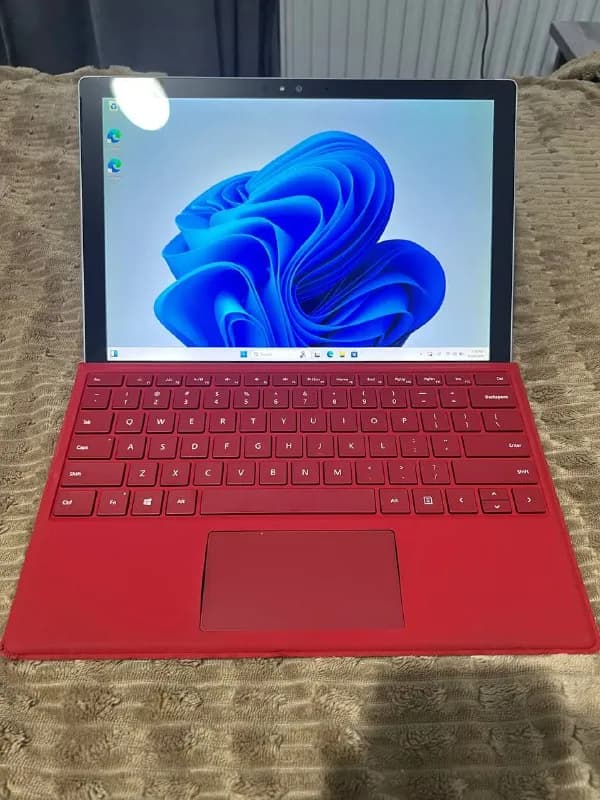 surface pro, состояние нормальное, полностью рабочий. I5-6300u, 8/256 гб, предустановлены Windows 11 — Тбилиси — 450 ₾