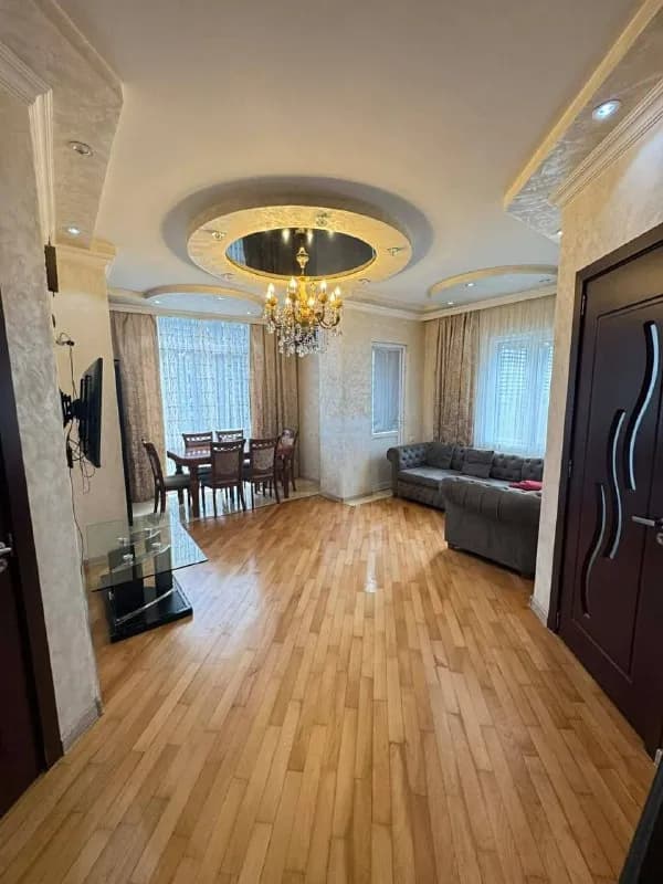 71 кв метра,отопление центральное,есть балкон,полностью обустроена для комфортного проживания,рассма — Батуми — 700 $