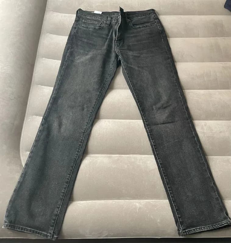Levi’s черные, 511 модель, не носилисиь, состояние новых. Размер W32L32, хорошо на M+. — Тбилиси — 150 ₾