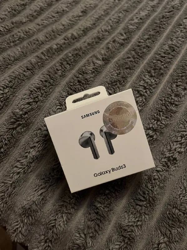 Продам левый наушник Samsung Galaxy Buds 3 — Батуми — 130 ₾
