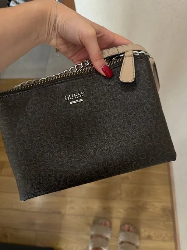 1) Сумка Guess, 3 отсека, достаточно вместительная для своих размеров, есть следы использования — 50 — Тбилиси — 50 ₾
