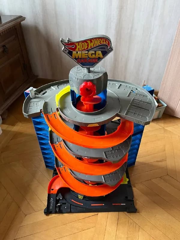 Hot Wheels Mega Garage — Тбилиси — 35 ₾