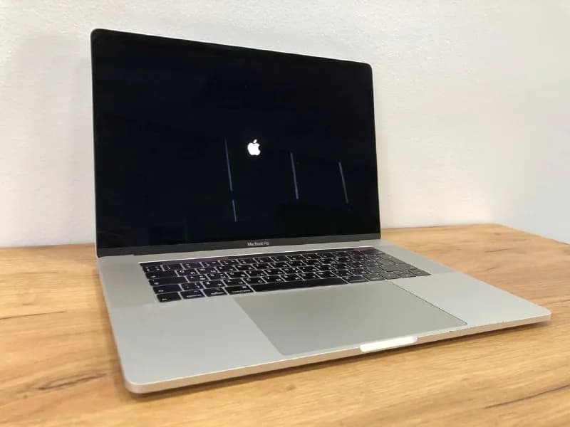 Apple MacBook Pro 15 2019 — Тбилиси — 700 $
