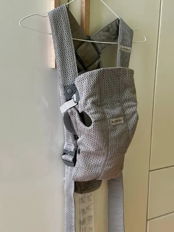 Baby Bjorn Mini Carrier. В идеальном состоянии, есть коробка. Подходит для малышей с рождения. Длина — Тбилиси — 150 ₾