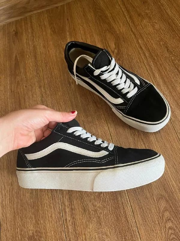 Vans, на увеличенной подошве. Покупала здесь, но оказались маловаты. — Тбилиси — 100 ₾
