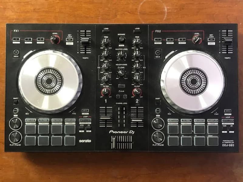 Pioneer DDJ SB3 в идеальном состоянии. Использовался только дома. 350 долларов. — Тбилиси