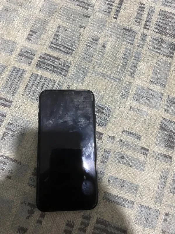iPhone X, 64 гигабайт, продаю с чехлом и защитным стеклом, сейчас обнулён, но когда обновлялся было 7 — Батуми