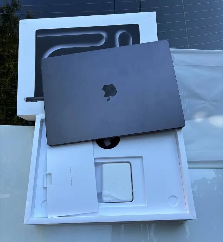 MacBook Pro 16,2 дюйма, чип M5 Pro (18-ядерный CPU / 20-ядерный GPU), 24 ГБ оперативной памяти, 1 ТБ — Тбилиси — 7 000 ₾
