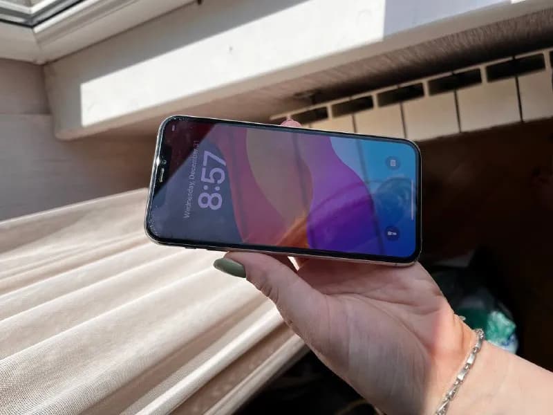 iphone 11 pro 64gb с коробкой в нормальном состоянии, сильно покацанный экран, царапина на камере (н — Тбилиси — 650 ₾