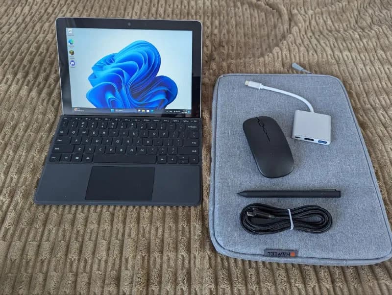 1) планшет Microsoft Surface Go, 8/128, состояние отличное, но на задней части гравировка. В комплек — Тбилиси — 400 ₾