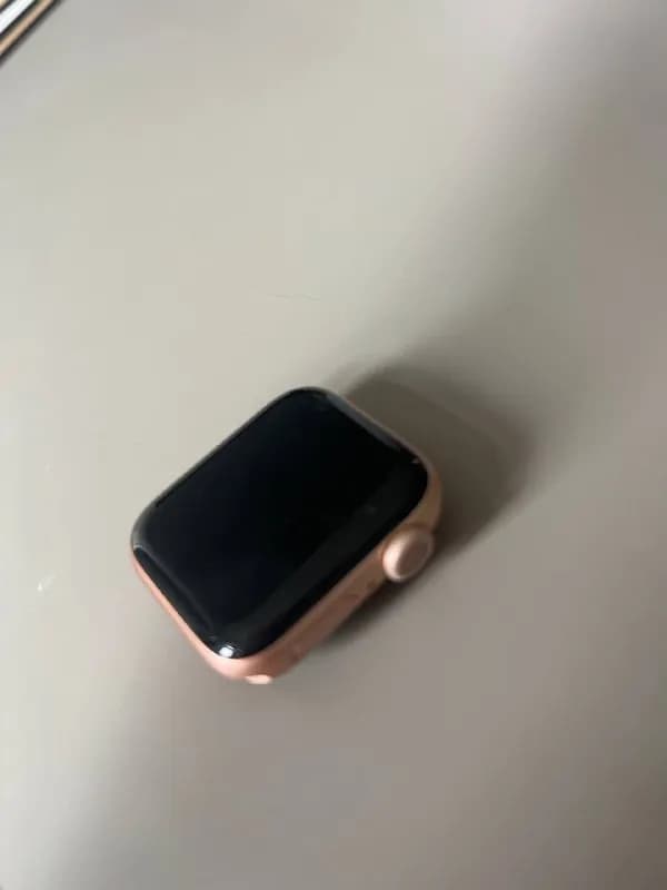 Apple Watch 4, 38 mm, 2018 — Тбилиси — 300 ₾