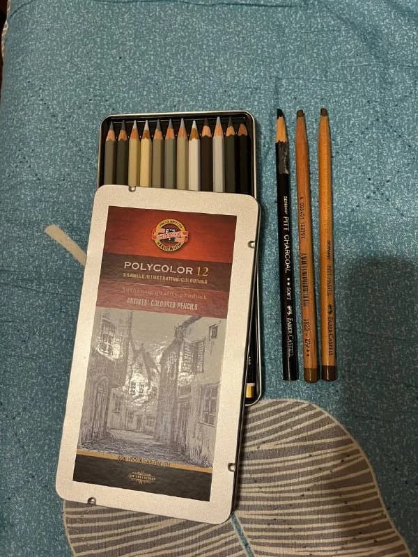 Koh-i-noor Polycolor 12, успели только одним карандашом разок порисовать. — Тбилиси — 30 ₾