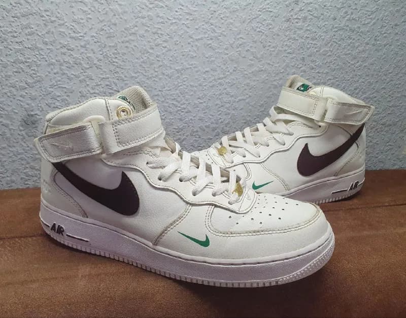 nike кроссовки 120 и 80 лари соответственно, кожаные размер 42.5-43 первые, вторые пойдут на 42-42 — Тбилиси — 80 ₾
