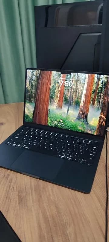 MacBook air 2025 M4 13inc — Батуми — 2 500 ₾