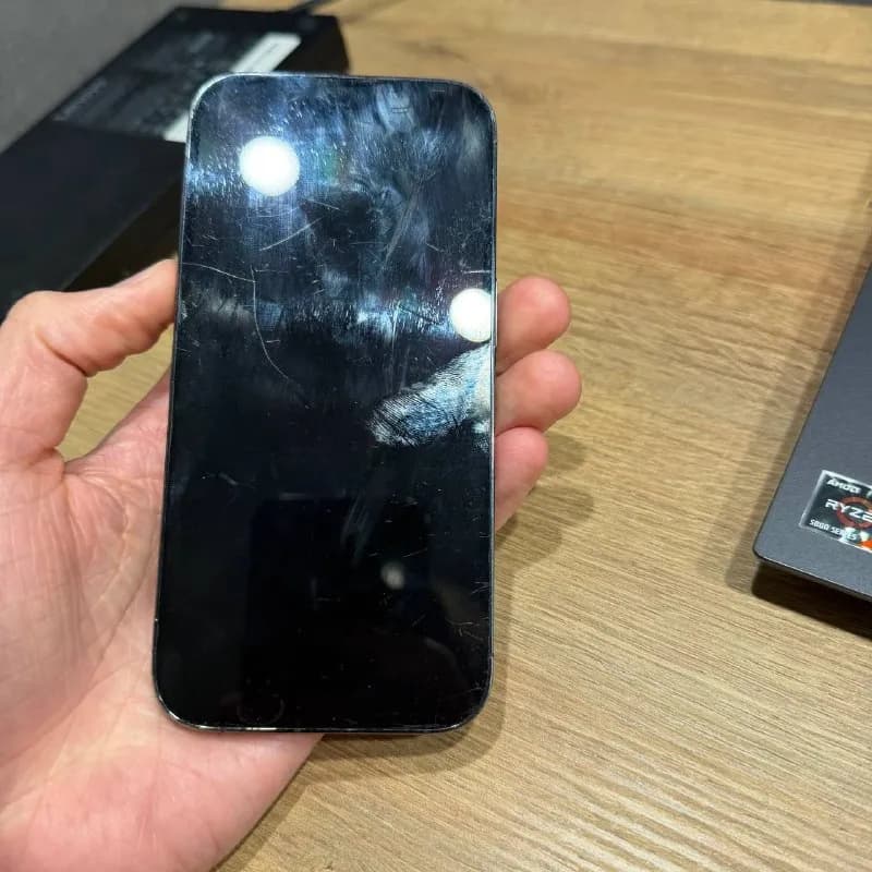 iPhone 14 Pro 128gb 76%. Был без пленок и чехлов, потертый. 950 лари. — Батуми — 950 ₾