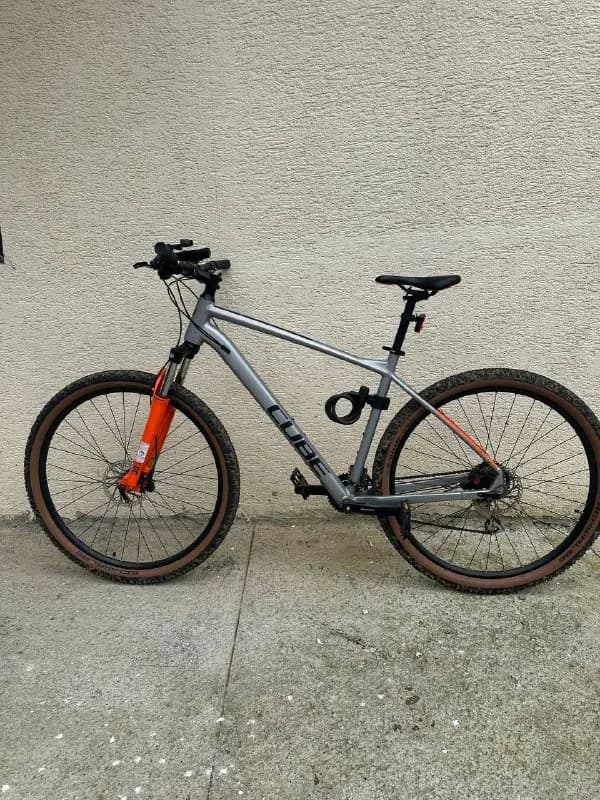 Cube, рама 29 XL. В комплекте насос, держатель телефона, шлем, крыло, замок, фонарик. — Тбилиси — 1 500 ₾