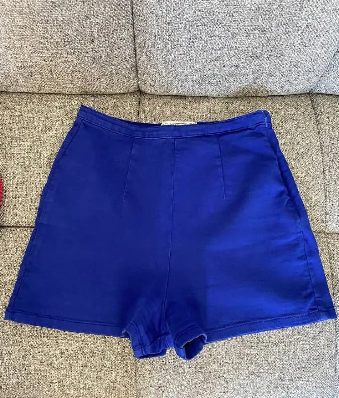 Zara очень красивого синего цвета. Высокая посадка на талии. Размер S, но можно и на XS. В составе с — Тбилиси — 10 ₾