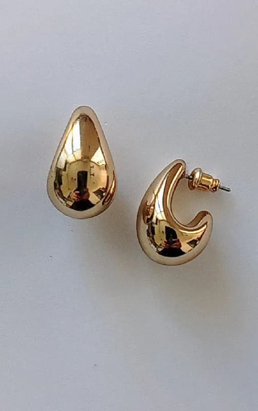 1. Серьги кешью H&M. — Тбилиси — 15 ₾