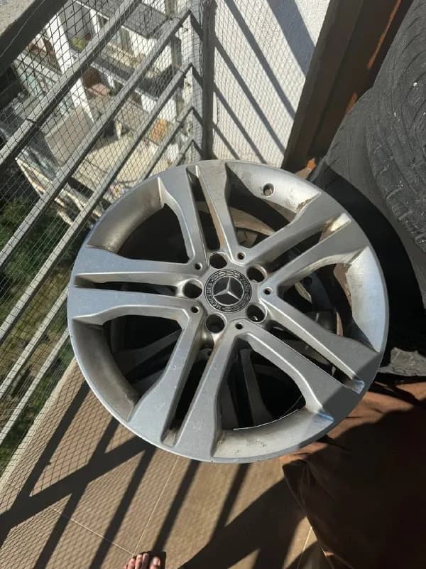 1) Диски R17 с резиной Nokian 235/60 all seasons Mercedes — 650 лари — Тбилиси — 650 ₾