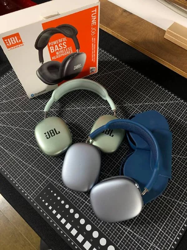 JBL китай, брали для жены, она хотела музычку слушать, но в итоге лежат без дела. Комплект: коробка, — Тбилиси — 50 ₾