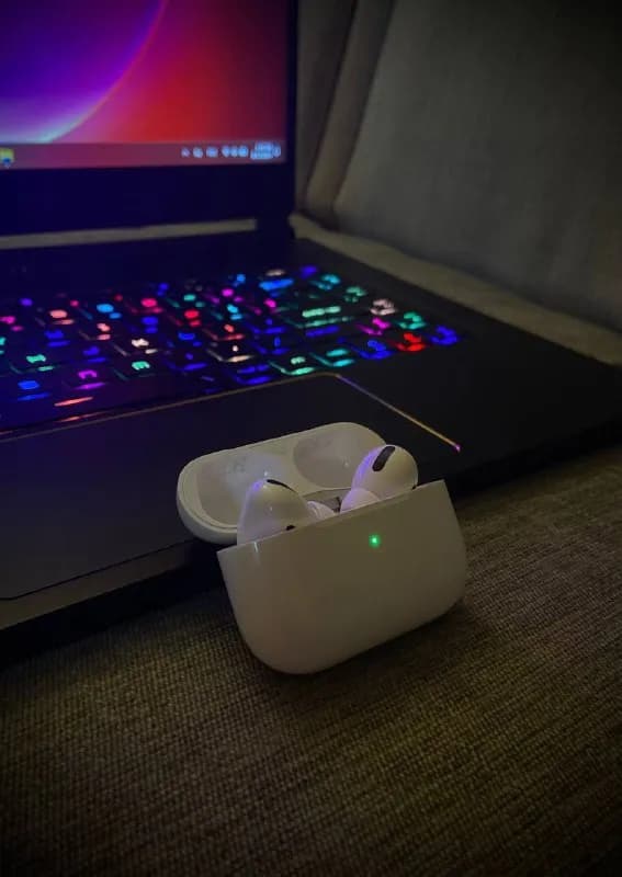 AirPods Pro. Продажа в связи с заменой на более лучшую версию. Состояние наушников отличное, в компл — Тбилиси — 250 ₾