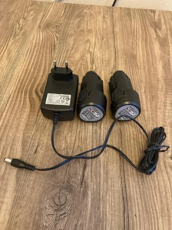 Аккумуляторы и зарядка для шуруповерта RD-CDL26 12V — Тбилиси — 40 ₾