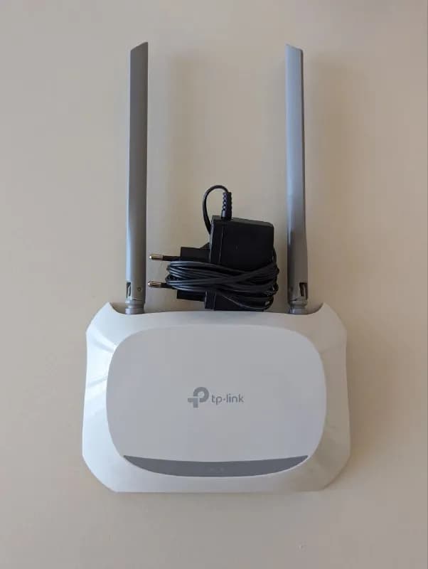 TP-LINK. Можно использовать для домашнего интернета (есть подмена mac адреса), или как wifi extender ( — Тбилиси — 30 ₾