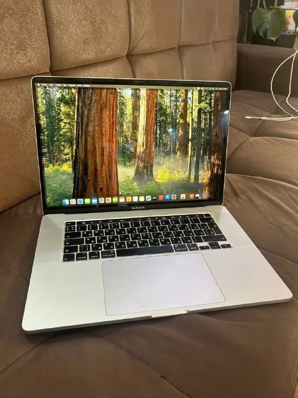 MacBook pro i9 16 gb 1tb 1400 gel работает отлично батарею держит норм если нужен большой экран и ем — Тбилиси — 1400 ₾