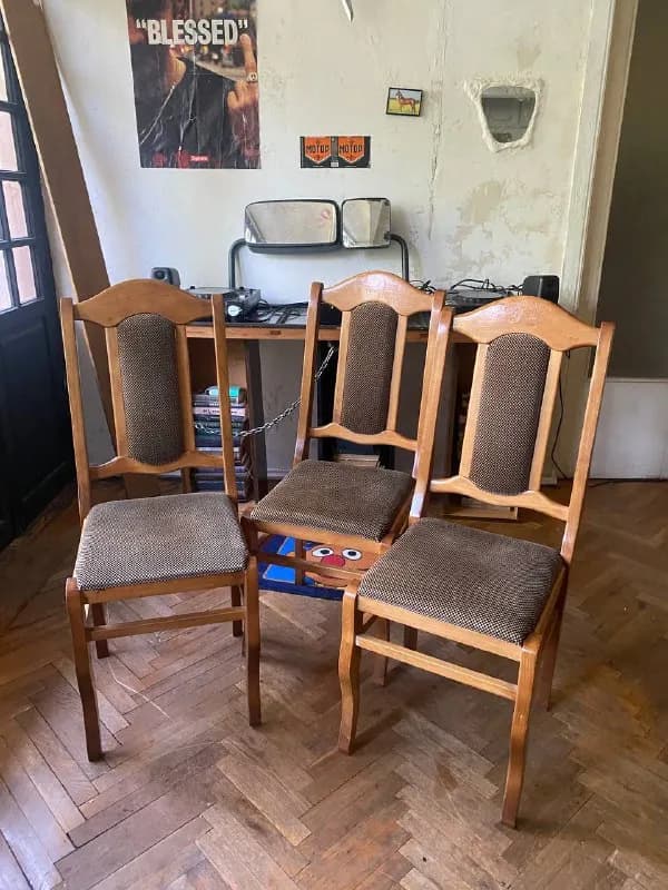 Три стула — Тбилиси — 80 ₾