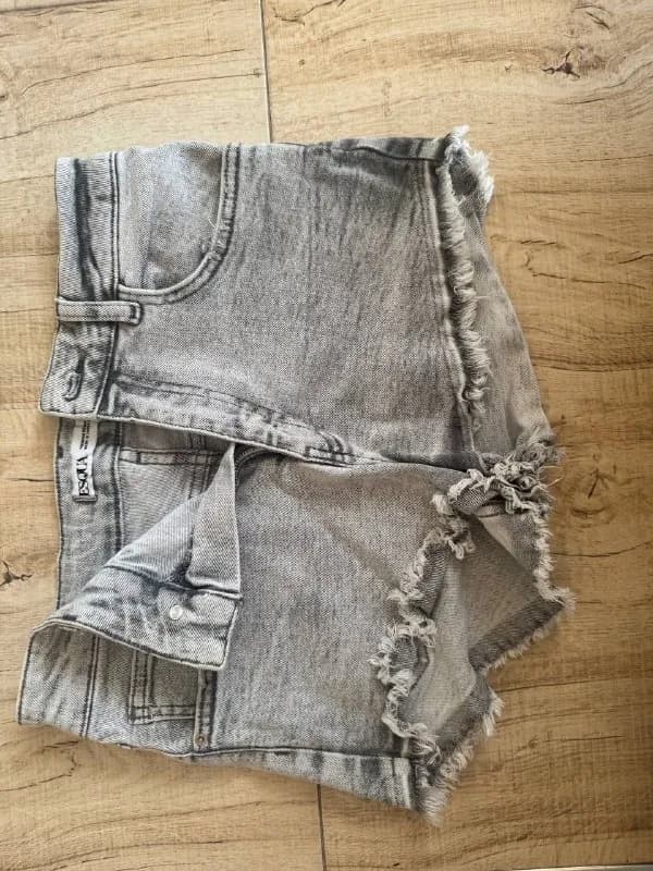 Продам шорты — Батуми — 30 ₾
