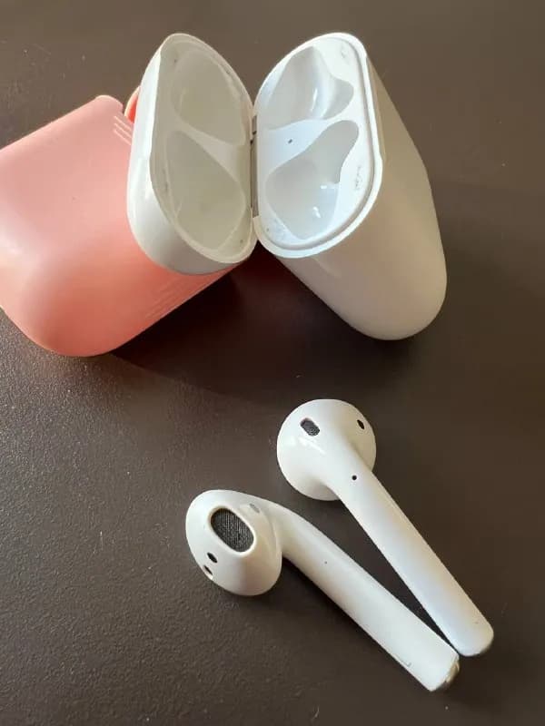 AirPods (2-го поколения, А2031) — Тбилиси — 110 ₾