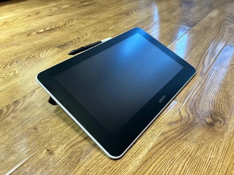 Wacom One 13, в комплекте стилус, все кабеля и сам планшет — Тбилиси — 1 000 ₾