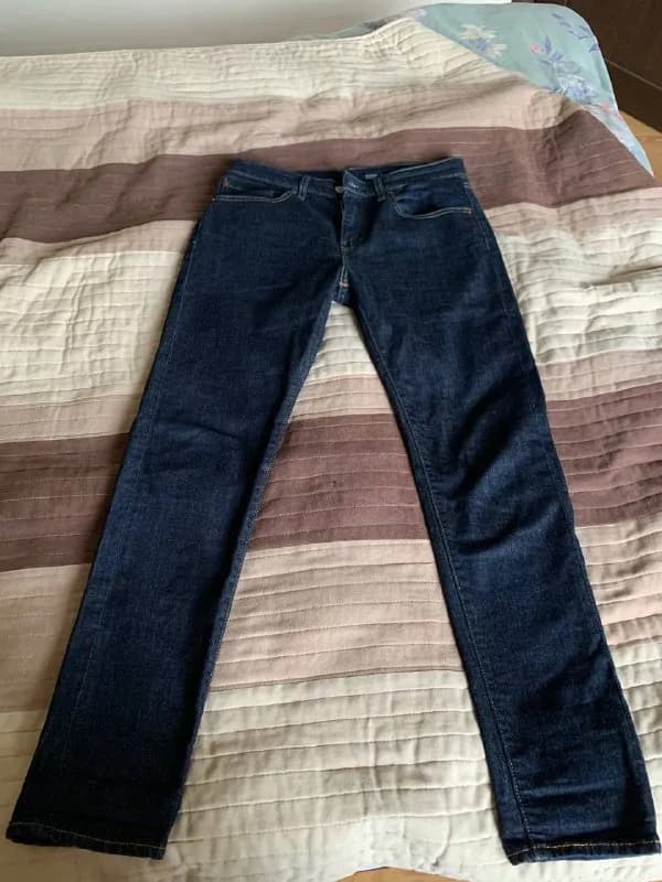 Levis джинсы. Размер w31, l32, зауженные. В отличном состоянии, не стирались, одевал редко. — Тбилиси — 50 ₾