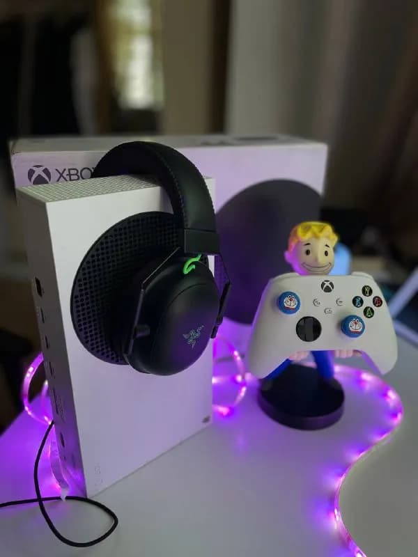 Xbox s 512gb. В комплекте геймпад с аккумулятором — 550 лари. Без геймпада 500 лари — Тбилиси — 550 ₾