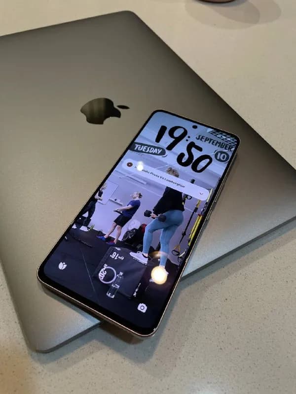 Xiaomi 12lite. Редкий цвет. Пользовалась дочка. Покупали в Тбилиси. 128гб. Батарейку держит очень хо — Тбилиси — 320 ₾