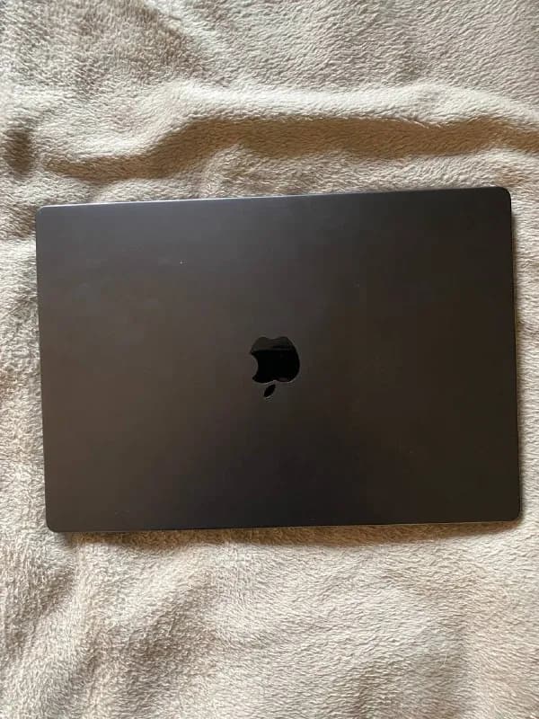 MacBook Pro m3 max на 36гб и 1тб, в идеале, 6 циклов, полный комплект, срочно — Тбилиси — 3,400 ₾