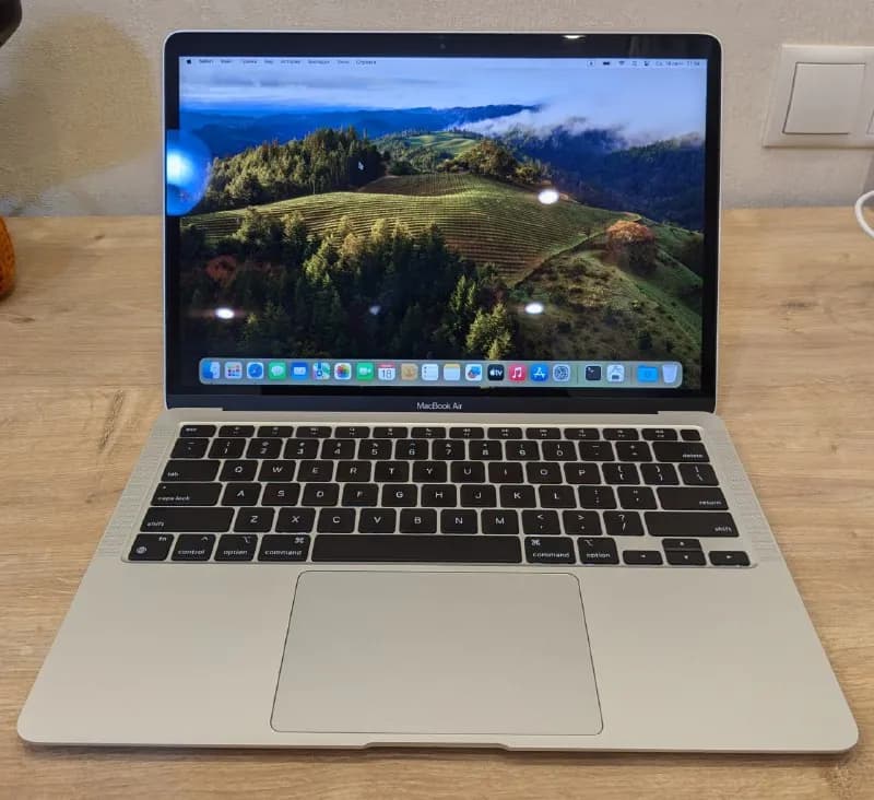 MacBook Air m1 8/256gb. Состояние хорошее — внешне заметных царапин и сколов нет, все работает. Бата — Тбилиси — 1 800 ₾
