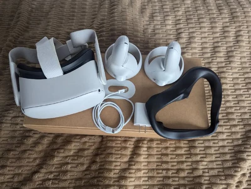 Oculus/Meta Quest 2, 128 Гб, состояние норм, в комплекте коробка, зарядка, силиконовая накладка для — Тбилиси — 50 ₾