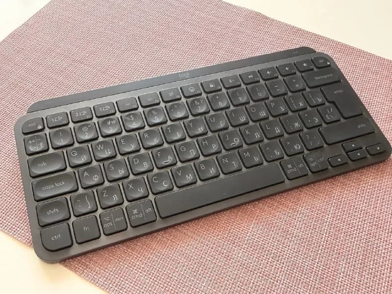 1) клавиатура Logitech mx keys mini. Состояние отличное. 100 лари — Батуми — 100 ₾