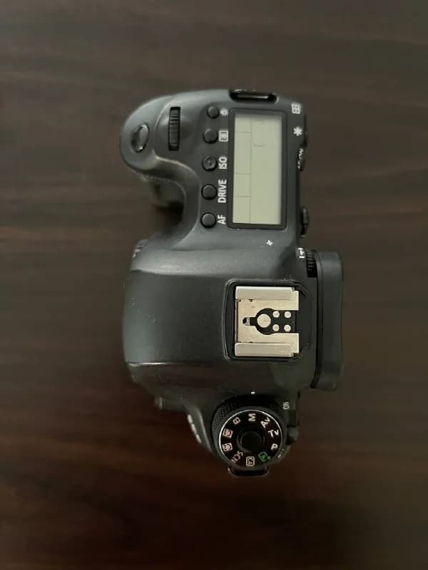 Canon 6D, новый затвор, снимает отлично, был страховочной камерой, без wifi, в комплекте зарядка, 1 — Тбилиси — 750 ₾