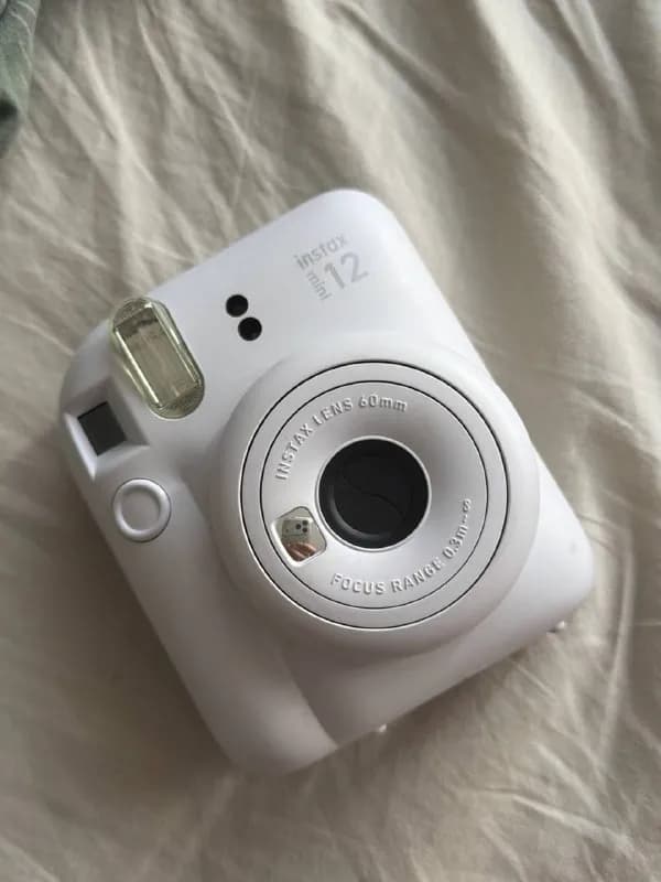 Instax mini 12 — 150 лар, дополнительно есть коробка картриджей на 20шт — 70 лари — Батуми — 150 ₾