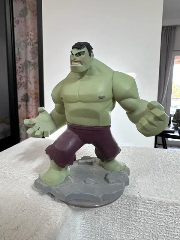 Disney Infinity (для PlayStation 4) с четырьмя фигурками: Халк, Железный человек, Соколиный Глаз и Ч — Тбилиси — 50 ₾