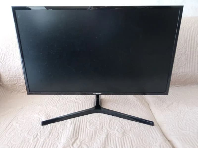 1. Монитор Samsung 27 дюймов (S27F358FWI) — 290 лари — Тбилиси — 290 ₾