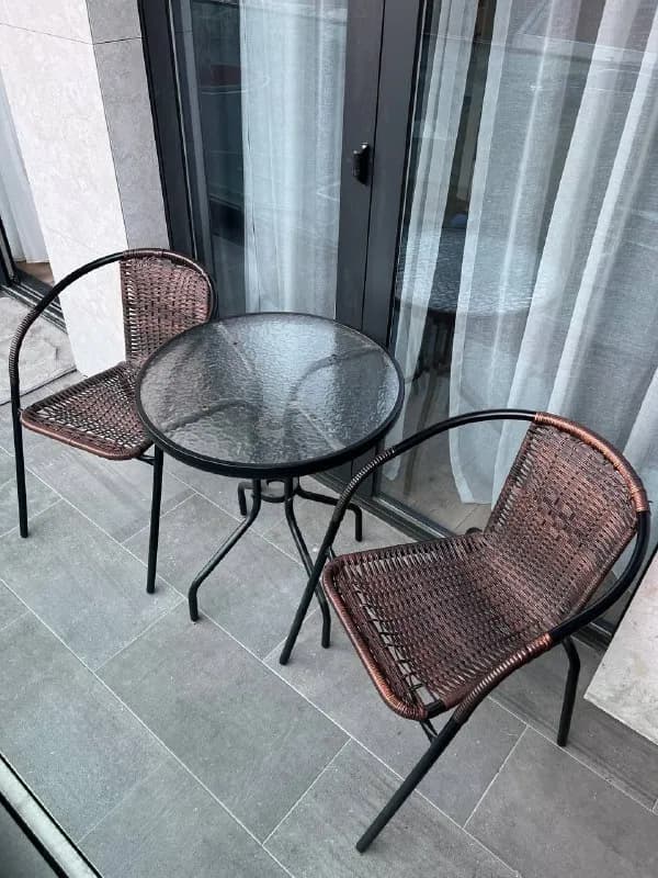 2 плетенных стула и столик. — Тбилиси — 150 ₾