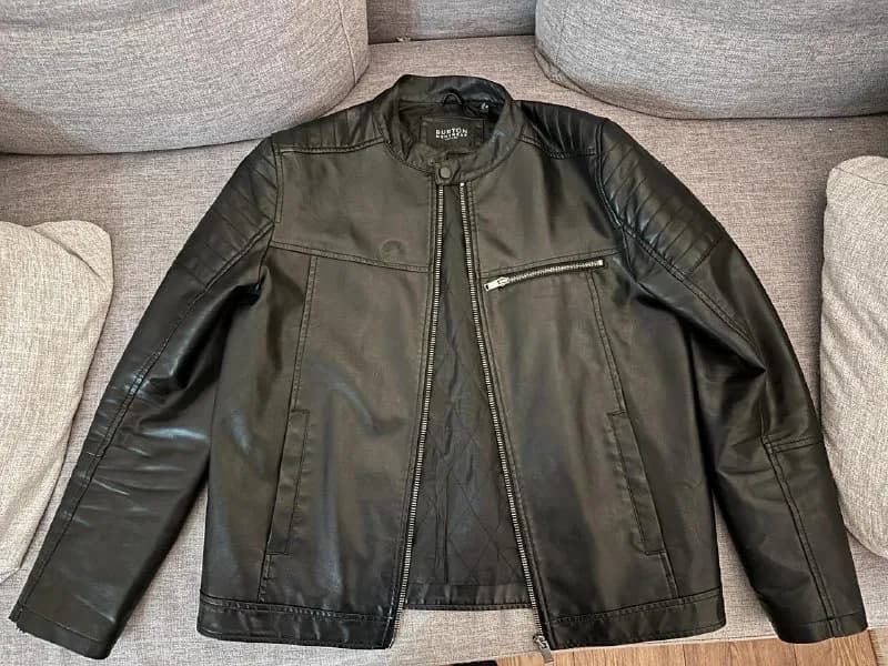 Burton Menswear. Размер М, состояние среднее. 30 лари, Ваке. — Тбилиси — 30 ₾