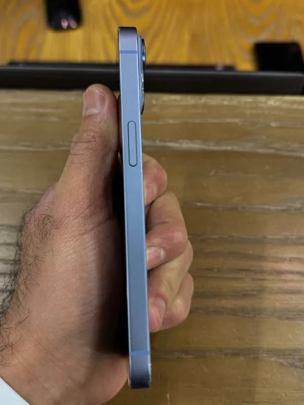 iPhone 14 идеальном состоянии единственным минус правом нижнем углу царапина продается срочно за 120 — Тбилиси